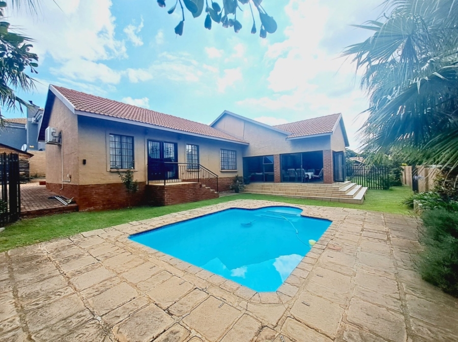 4 Bedroom Property for Sale in Safari Gardens North West